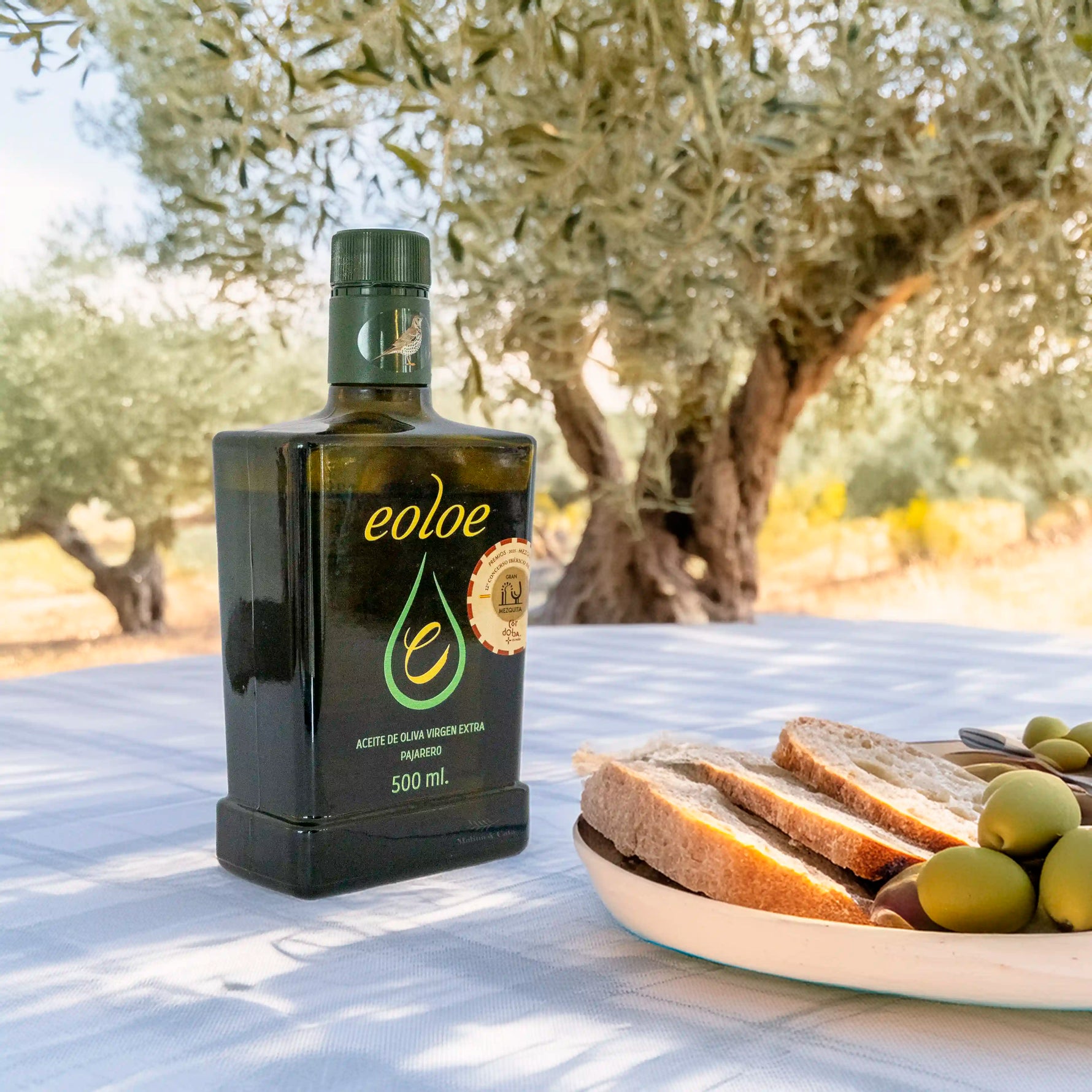 EOLOE Pajarera 500ml en escena exterior