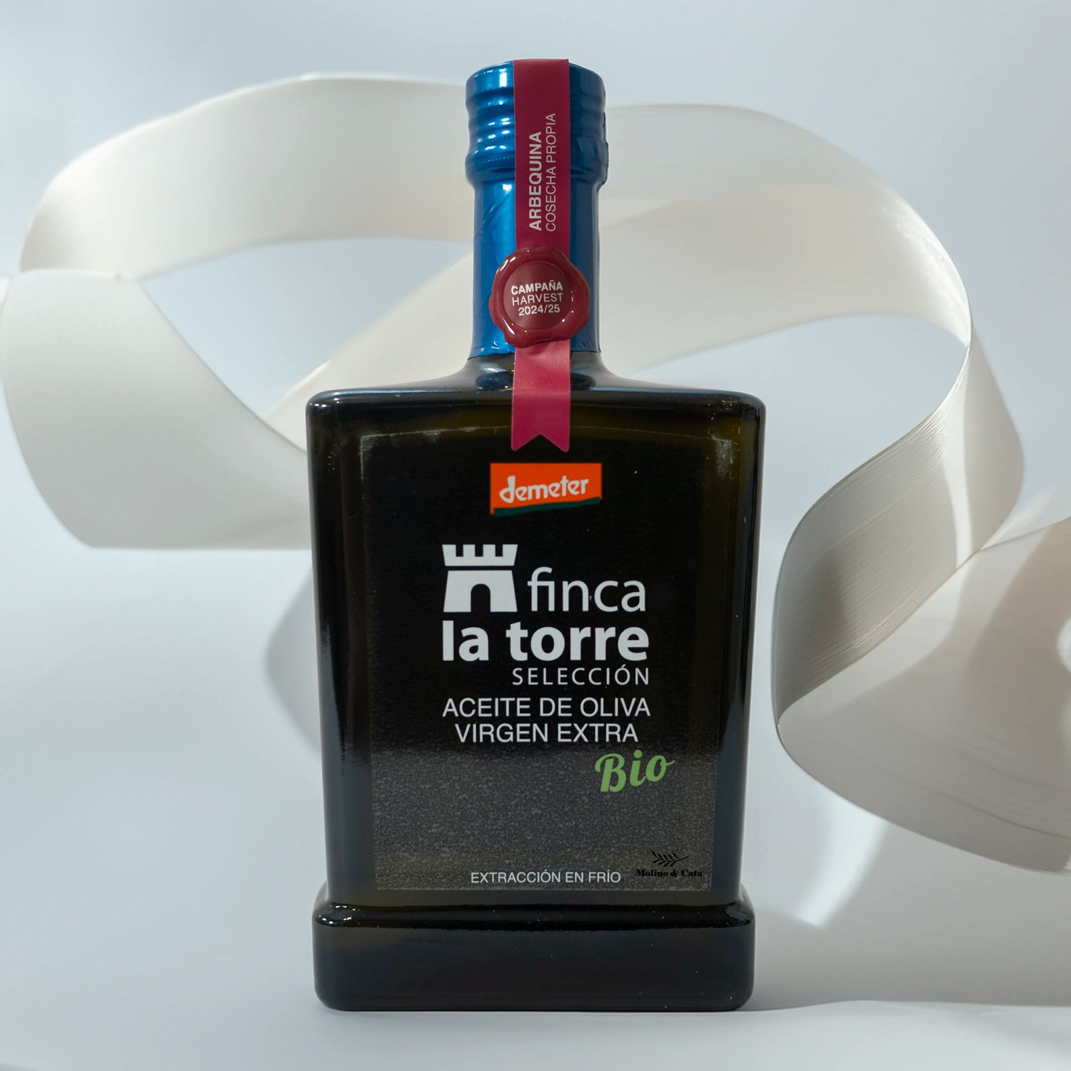 Finca la Torre Hojiblanca Aceites de Oliva Virgen Extra 500ml ecológico con fondo artístico inspirado en el diseño de la botella