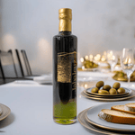 Botella de Aceite de Oliva Virgen Extra Jabalcuz Gran Selección 500ml en mesa elegante de restaurante