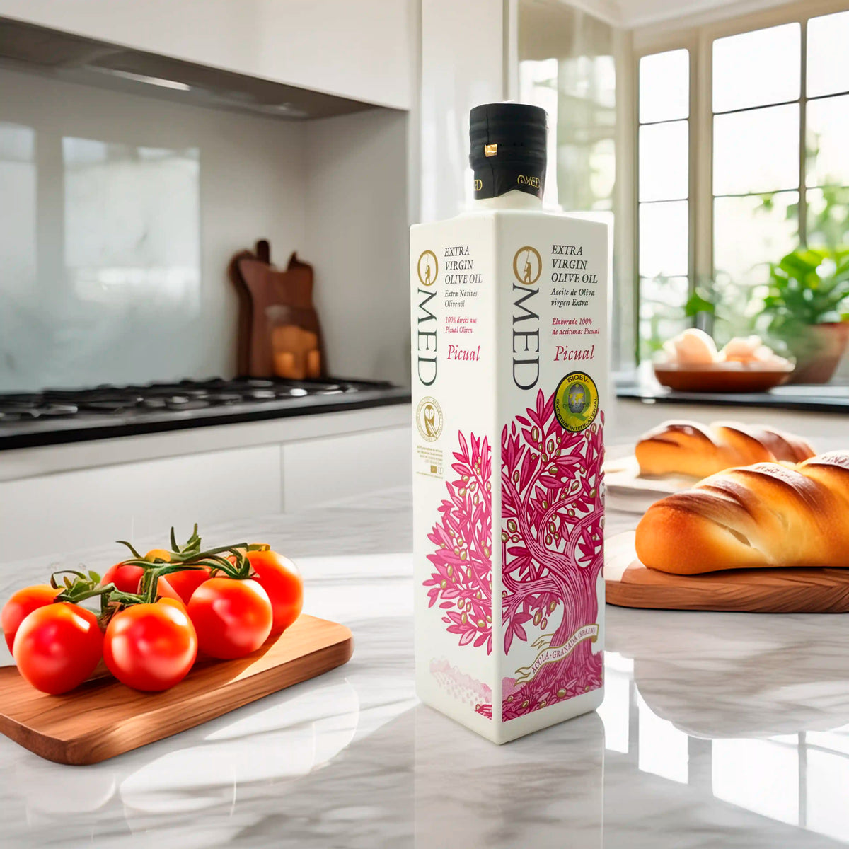 Aceite de Oliva Virgen Extra O-MED Picual 500ml en escena cocina moderna