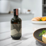 Aceite de Oliva Virgen Extra Premium Arbequina Oiltopia 500ml en cocina moderna