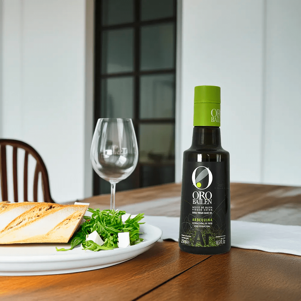 Oro bailen arbequina 250ml en mesa cena