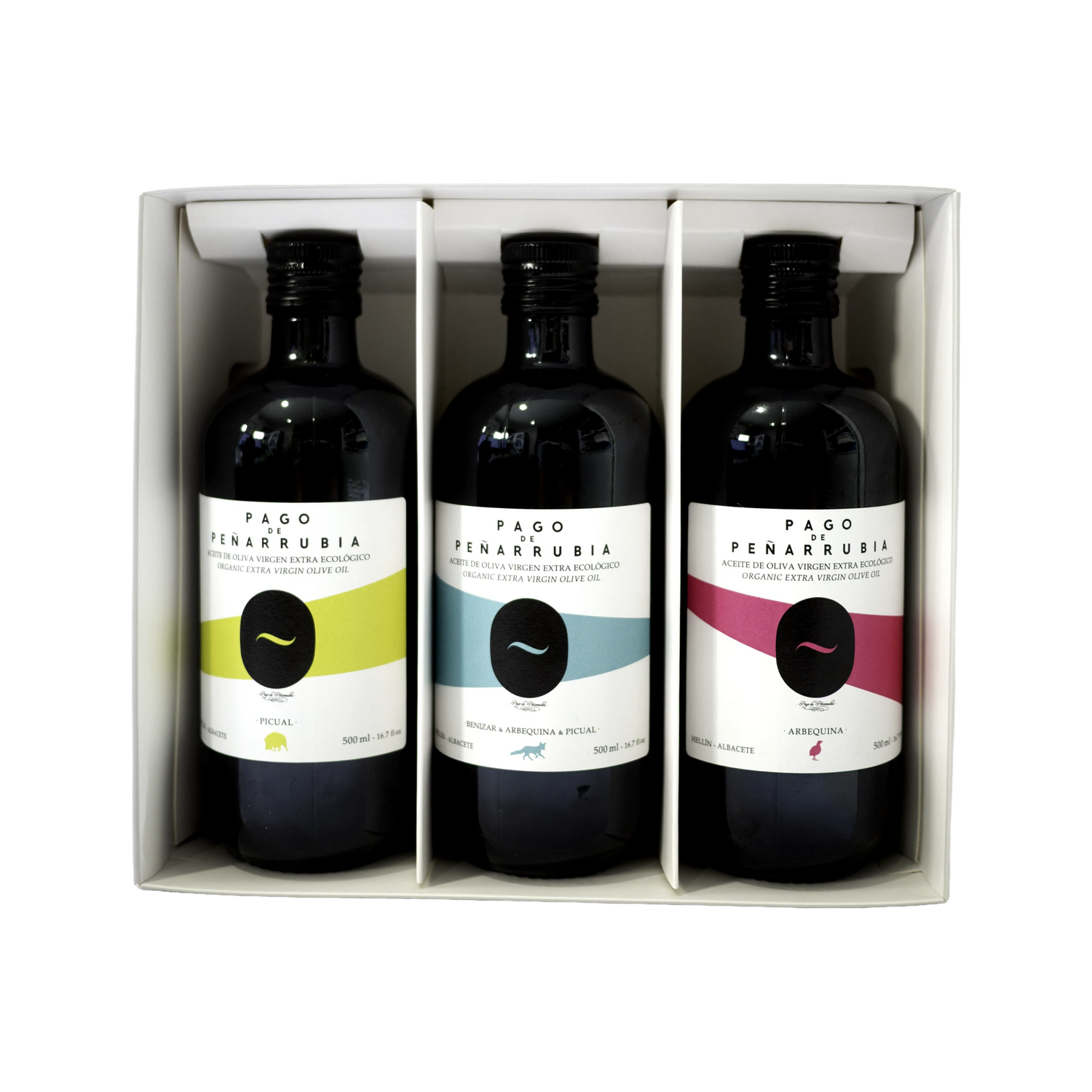 Imagen del contenido del pack regalo de tres botellas de aceite de oliva virgen extra ecológico Picual, Arbequina y Coupage de Pago de Peñarrubia vendido por Molino y Cata