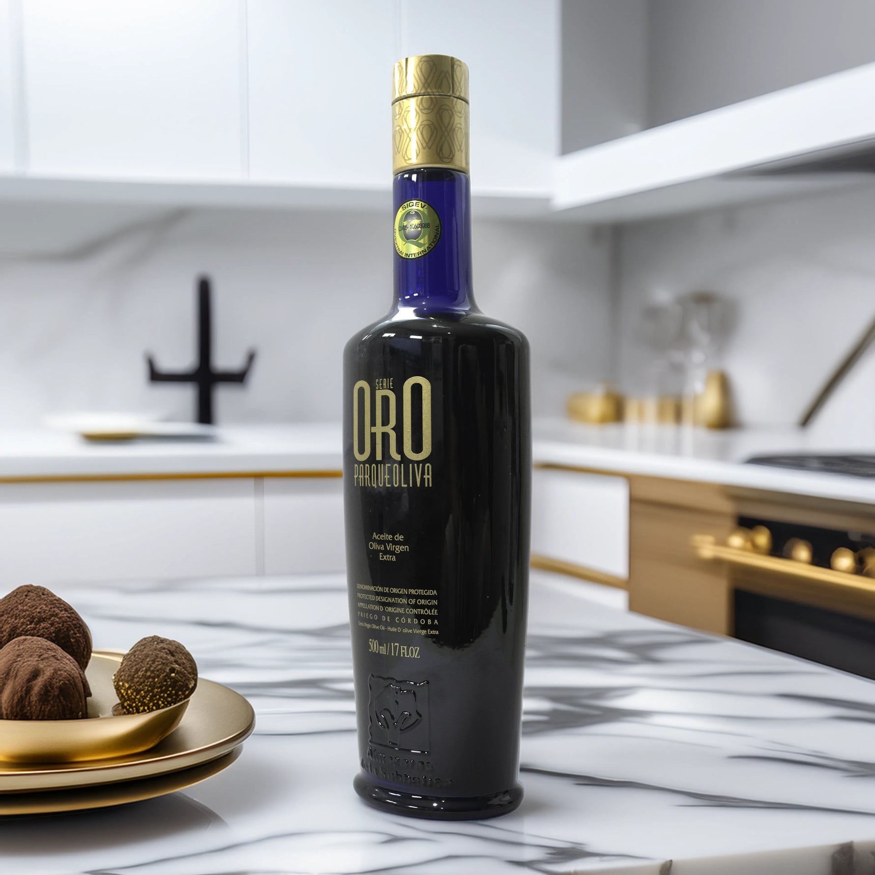 Aceite de Oliva Virgen Extra Parqueoliva Serie Oro 500ml de Almazaras de la Subbética en una cocina mediterránea